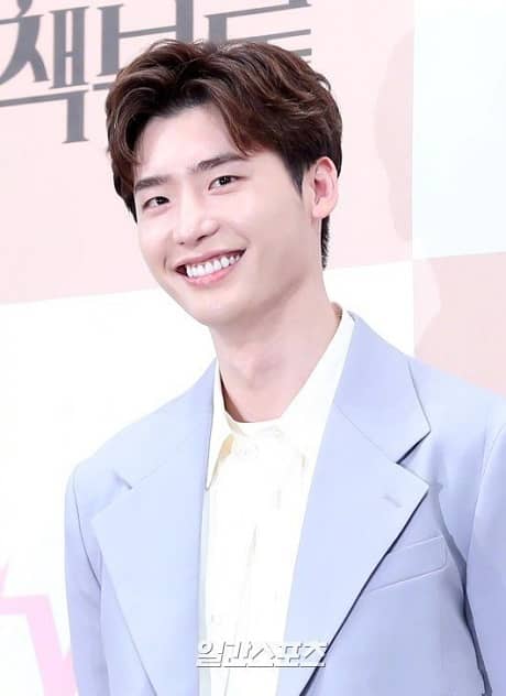 李钟硕将出演韩剧《Big Mouse》饰演三流律师_韩饭网